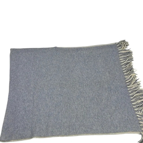 Claudia Nichole Women’s OS SuperWash Merino Wool Blend Two Color Tone Poncho - Picture 7 of 8